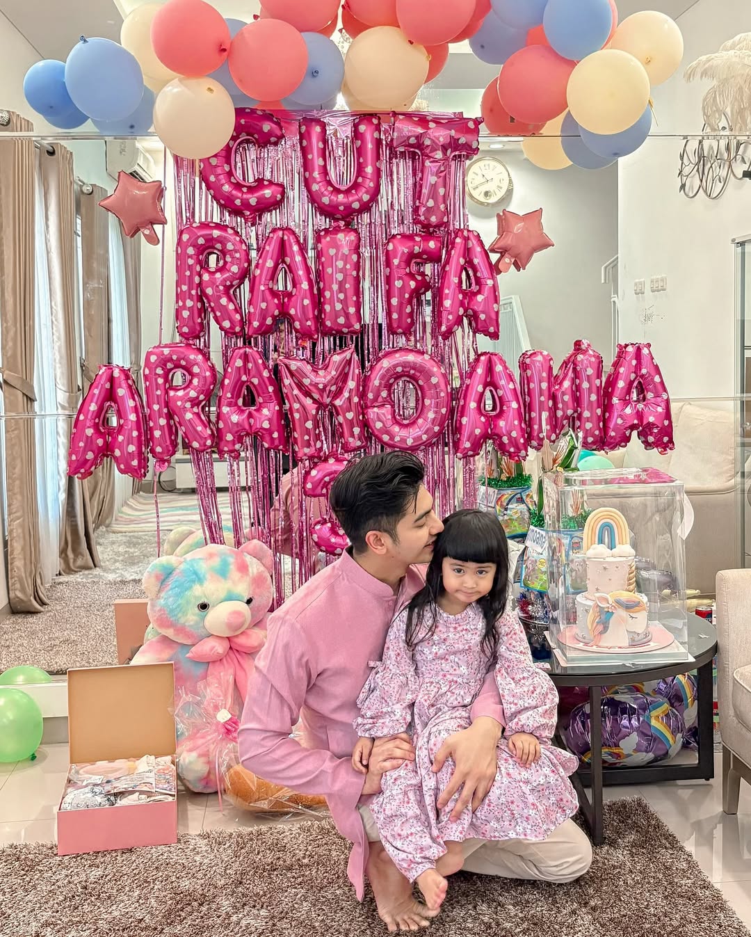 Suasana ultah Moana bersama sang ayah, Teuku Ryan. [Instagram]